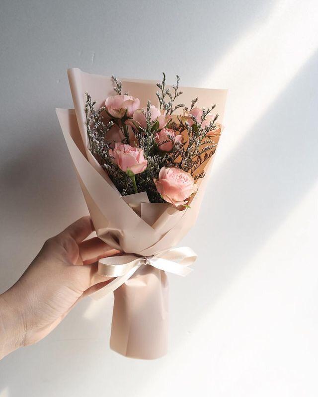 Купить букет / цветы Комплимент 9 в Москве с доставкой по отличной цене