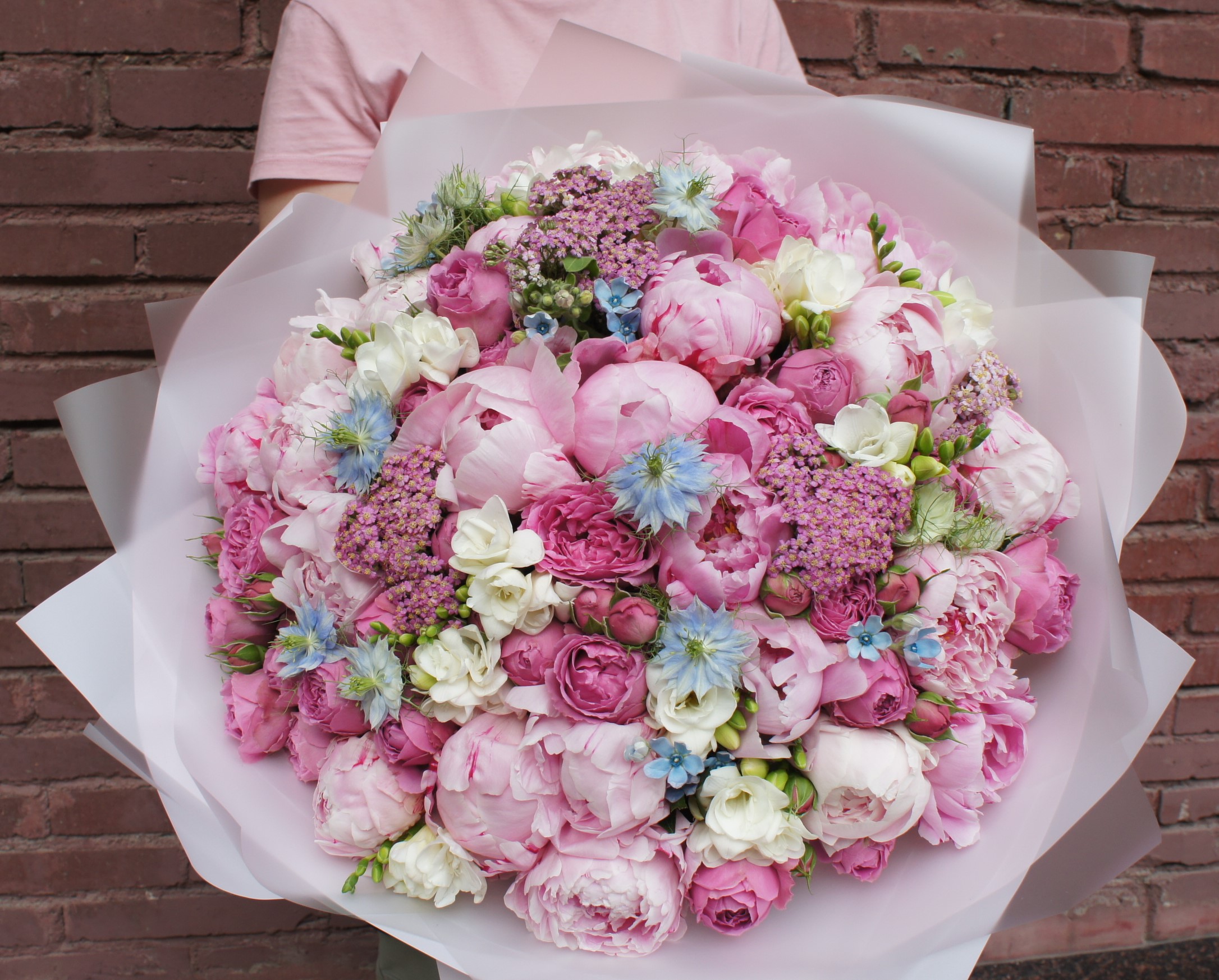Купить букет / цветы Большое счастье в Москве с доставкой по отличной цене